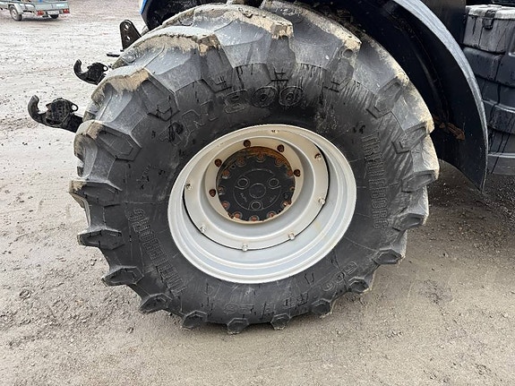 New Holland T 7030 8 of 15