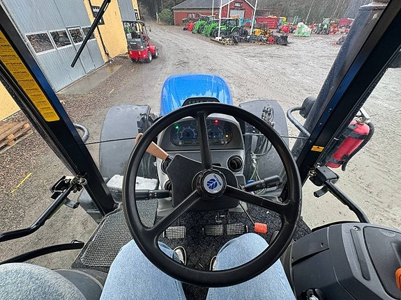 New Holland T 7030 14 of 15