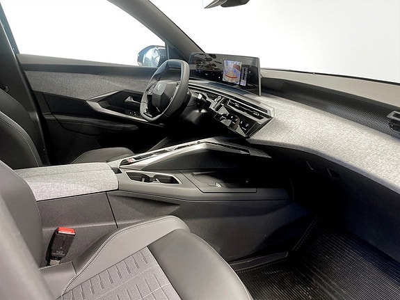 Peugeot e-3008 12 of 14