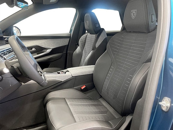 Peugeot e-3008 7 of 14