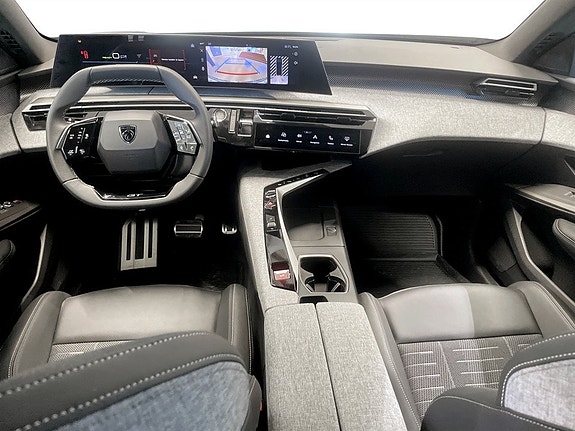 Peugeot e-3008 3 of 5