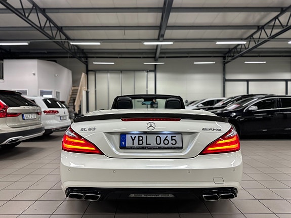 Mercedes-Benz SL63 11 of 26
