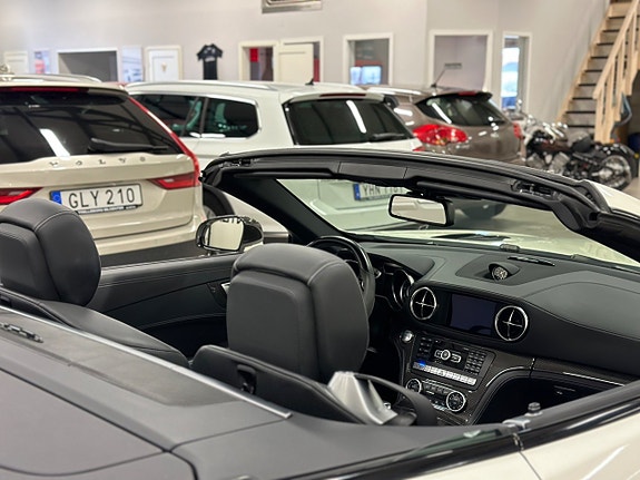 Mercedes-Benz SL63 23 of 26