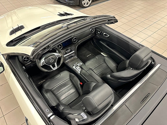 Mercedes-Benz SL63 18 of 26