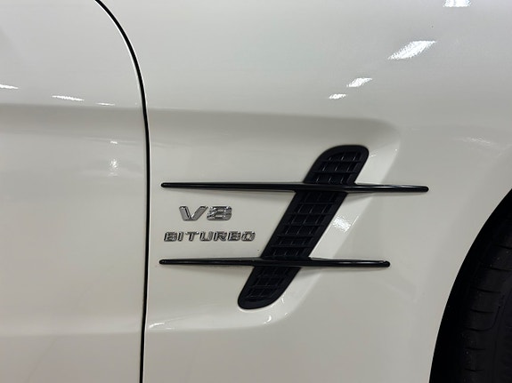 Mercedes-Benz SL63 9 of 26