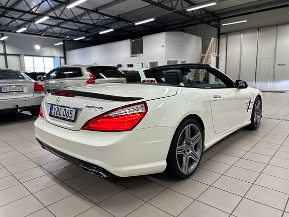 Mercedes-Benz SL63 10 of 26