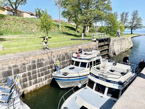 Hyr elbåt på Göta Kanal – Upplev Sveriges vackraste vatten! 8 of 12