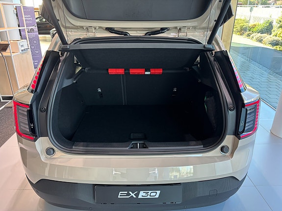 Volvo EX30 5 of 9