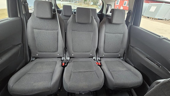 Peugeot 5008 10 of 16