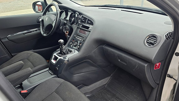 Peugeot 5008 8 of 16