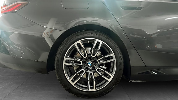 BMW 530e 9 of 12