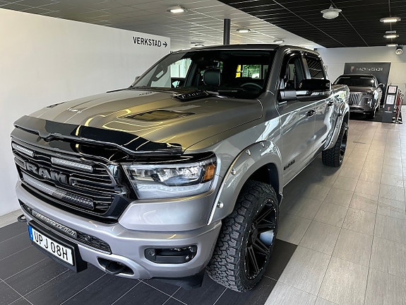 Dodge RAM 1500 2 of 5