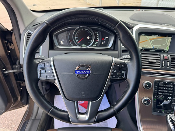 Volvo XC60 10 of 19