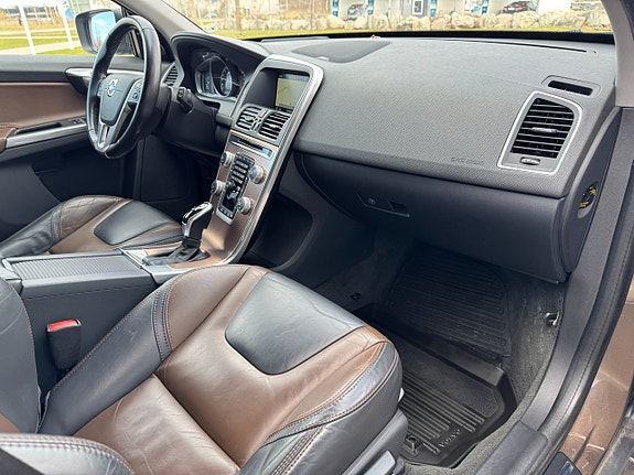 Volvo XC60 15 of 19