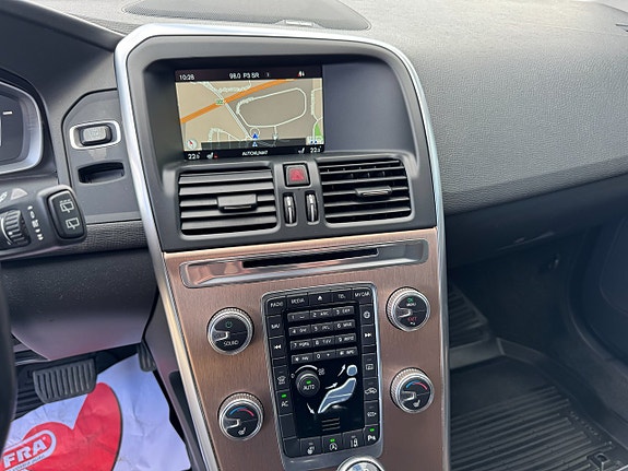 Volvo XC60 11 of 19