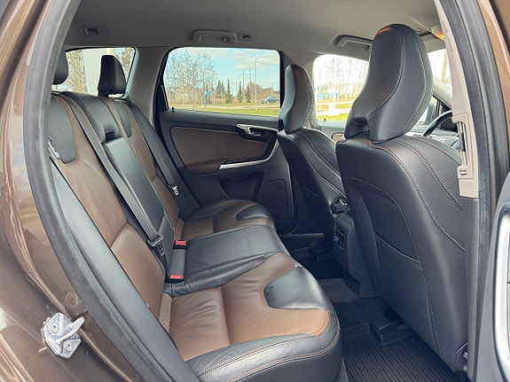 Volvo XC60 16 of 19