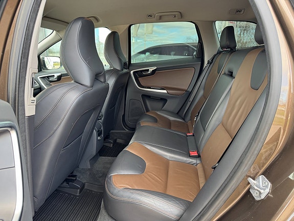 Volvo XC60 17 of 19