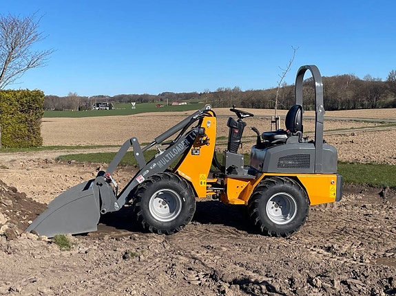 Multiloader L10 / Kubota / Hydrostat / 4WD / 179.900 ex moms 2 of 8