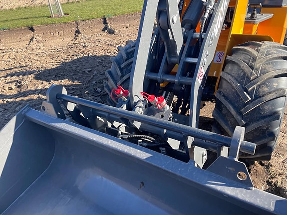 Multiloader L10 / Kubota / Hydrostat / 4WD / 179.900 ex moms 4 of 8