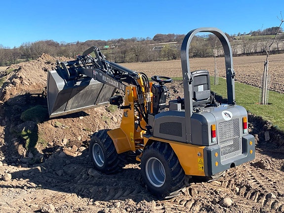 Multiloader L10 / Kubota / Hydrostat / 4WD / 179.900 ex moms 3 of 8