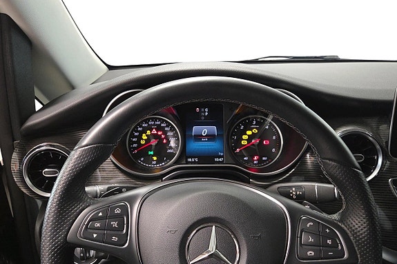 Mercedes-Benz V250 5 of 5