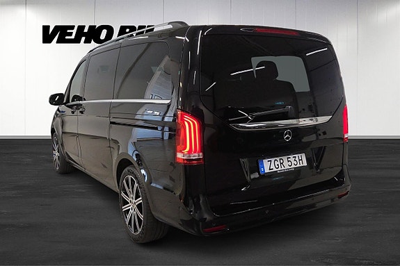 Mercedes-Benz V250 4 of 5