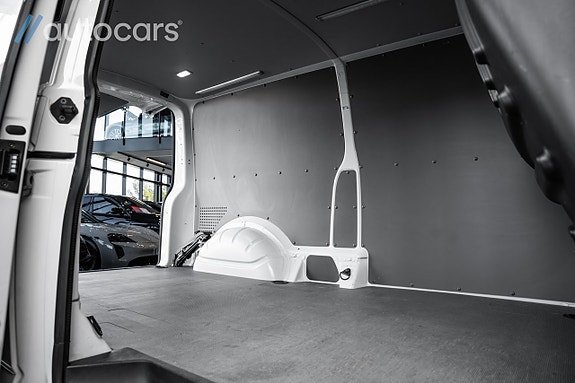 Volkswagen Transporter 14 of 27