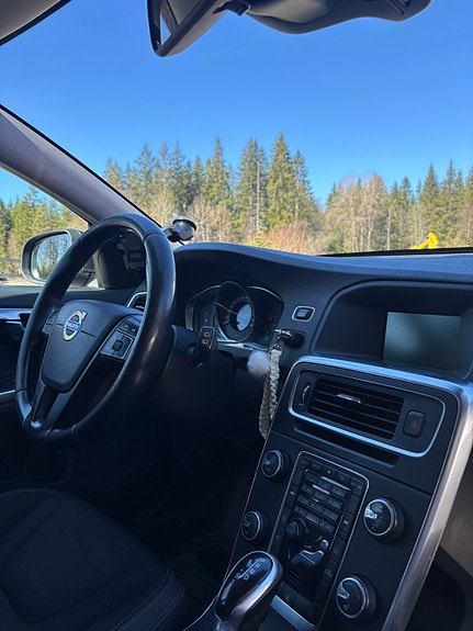 Volvo V60 2 of 3