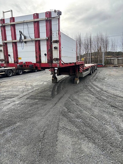 Närko fyraxlig flaksemitrailer