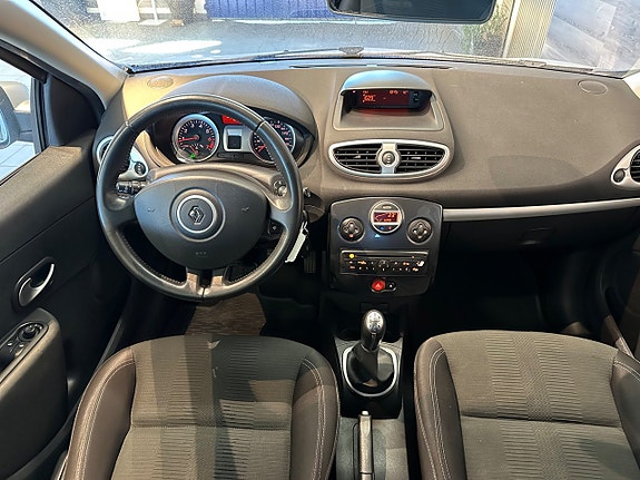 Renault Clio 9 of 18