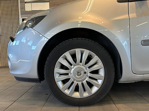 Renault Clio 18 of 18