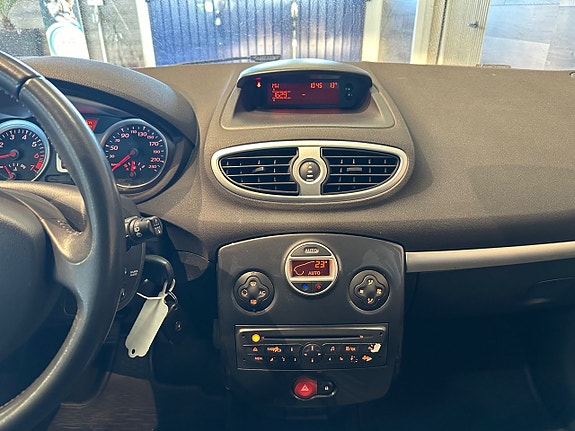 Renault Clio 12 of 18