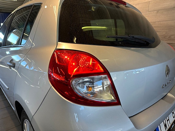 Renault Clio 17 of 18
