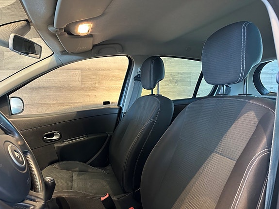 Renault Clio 8 of 18