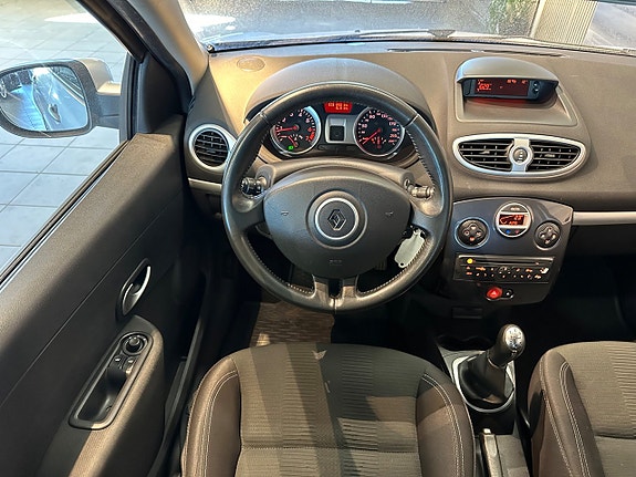 Renault Clio 10 of 18
