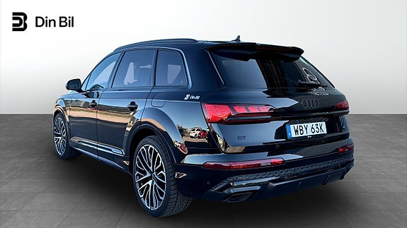 Audi Q7 4 of 5