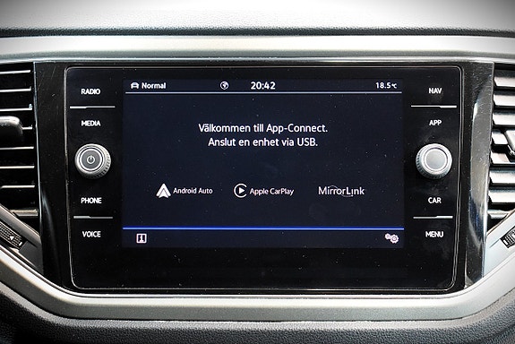 Volkswagen T-Roc 13 of 19
