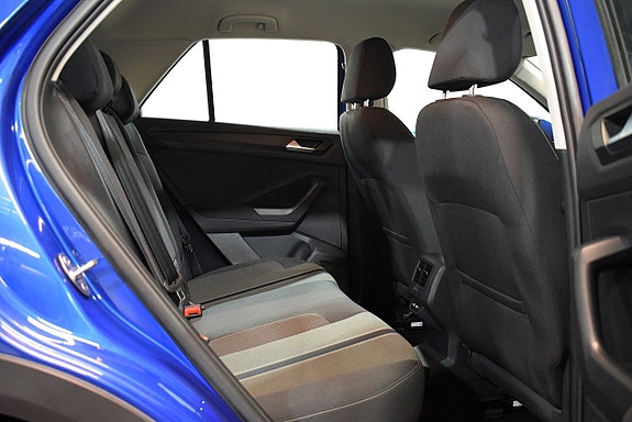 Volkswagen T-Roc 17 of 19