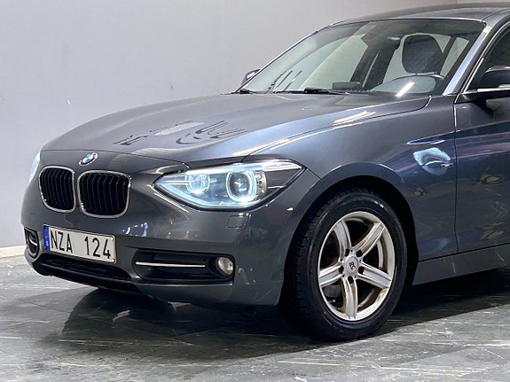 BMW 118d 4 of 5