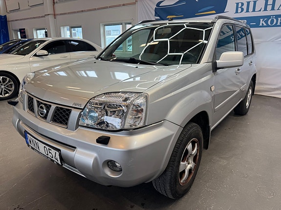 Nissan X-Trail 3 of 5