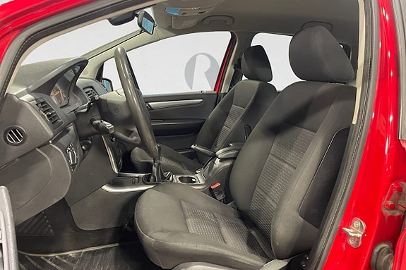 Mercedes-Benz B180 3 of 5