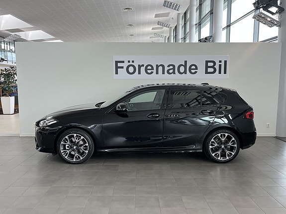 BMW 120 3 of 5