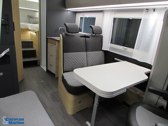 Adria Coral Axess 670 SL /Automat/Långbädd/B-körkort 6 of 19