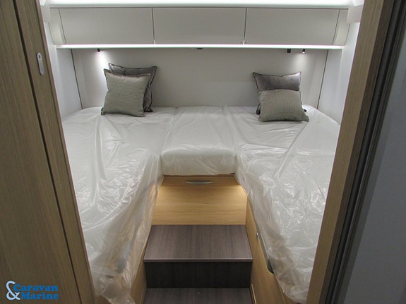 Adria Coral Axess 670 SL /Automat/Långbädd/B-körkort 12 of 19