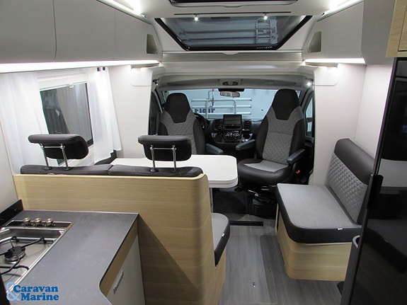Adria Coral Axess 670 SL /Automat/Långbädd/B-körkort 17 of 19