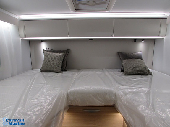 Adria Coral Axess 670 SL /Automat/Långbädd/B-körkort 13 of 19