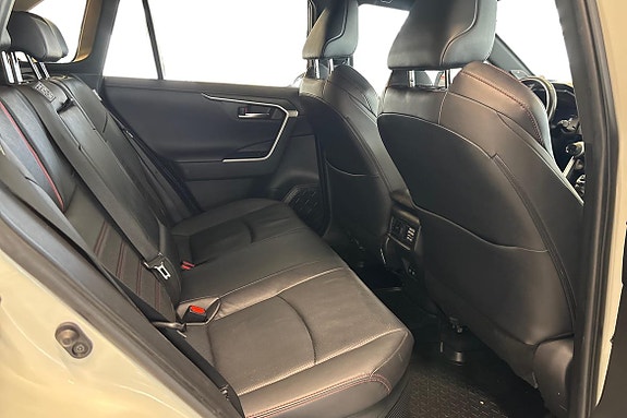 Toyota RAV4 6 of 9