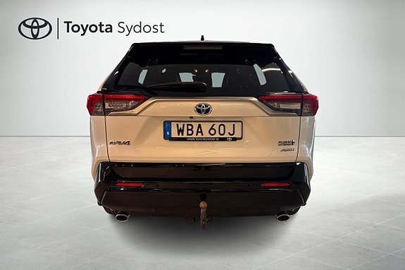 Toyota RAV4 4 of 9