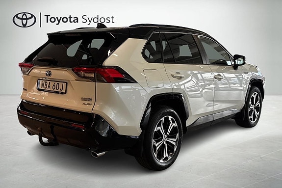 Toyota RAV4 2 of 9