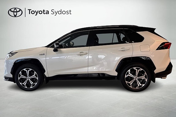 Toyota RAV4 3 of 9